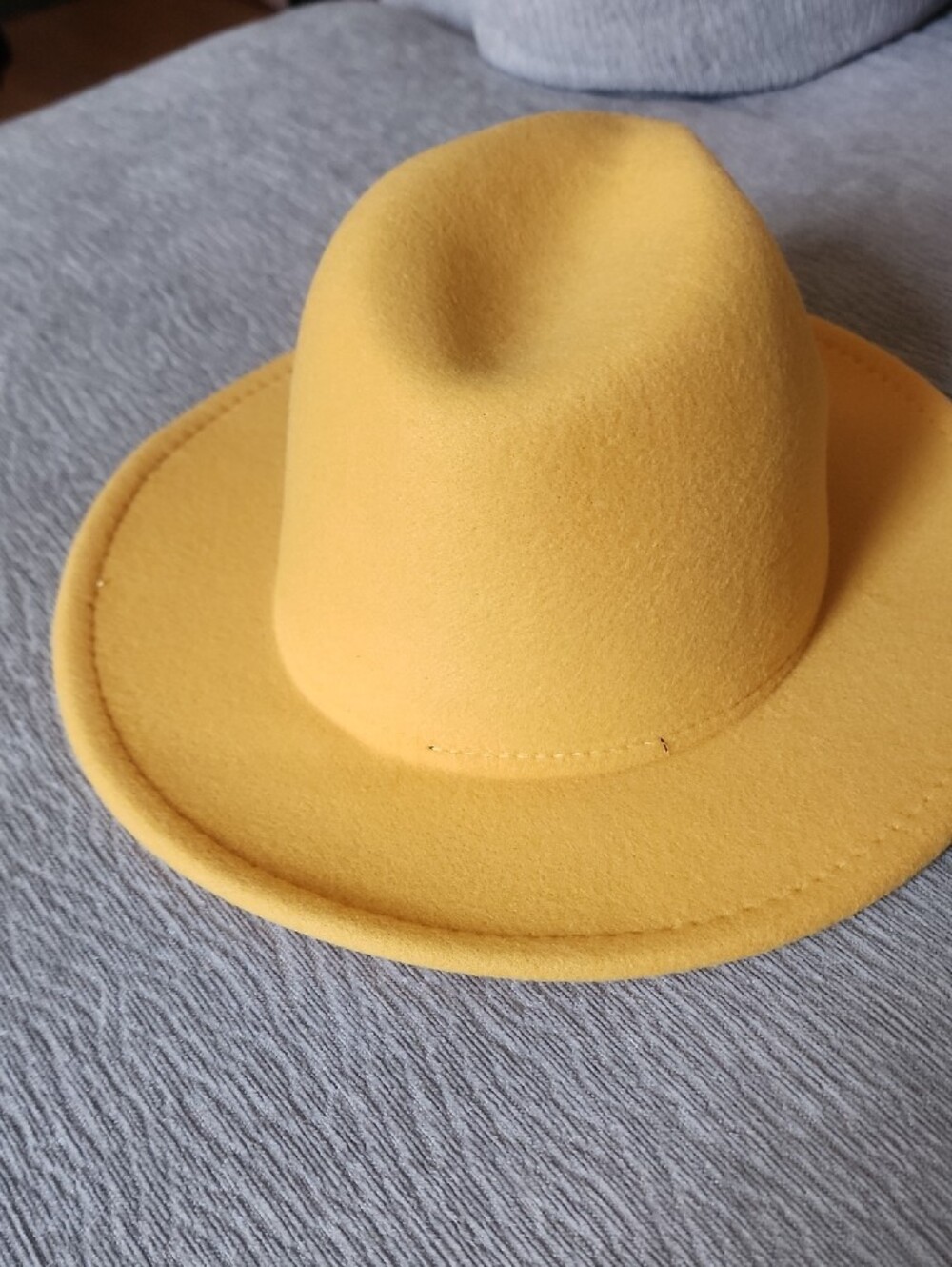 Women's Yellow Felt Fedora Hat - Stylish Wide-Brim Accessory - Picture 3 of 8